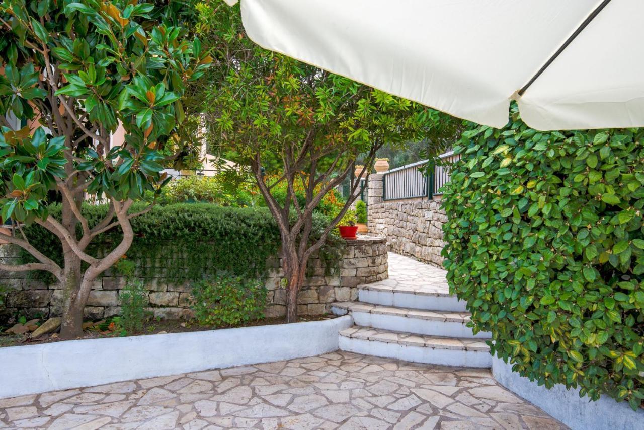 Villa Yiotta Kalodhikatika Екстериор снимка